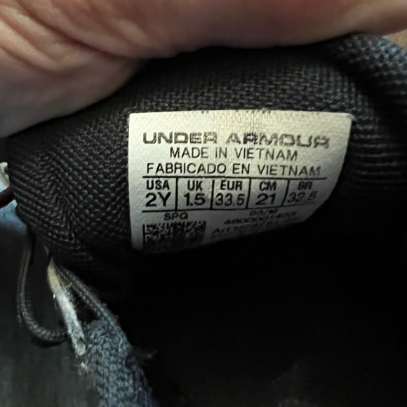 2 sets of cleats size 2y and 3y - Picture 4 of 4